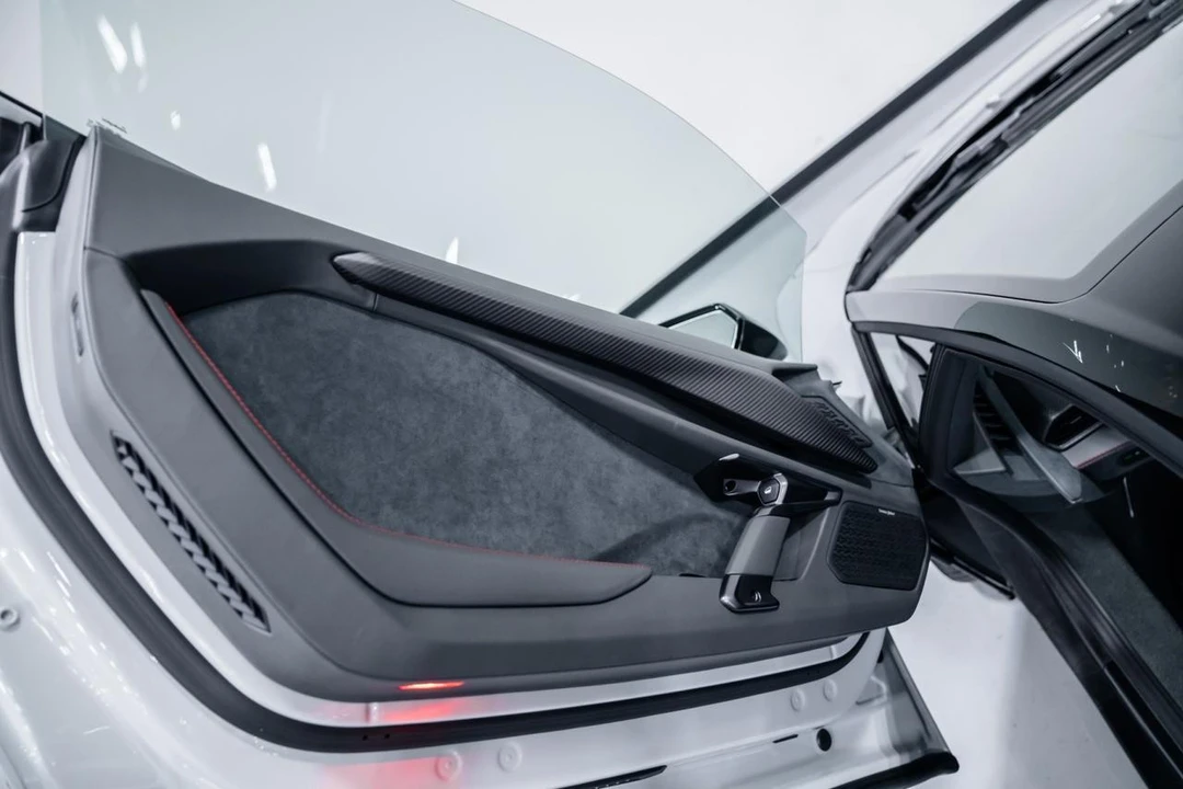 2026 Lamborghini Revuelto - Image 28 of 31