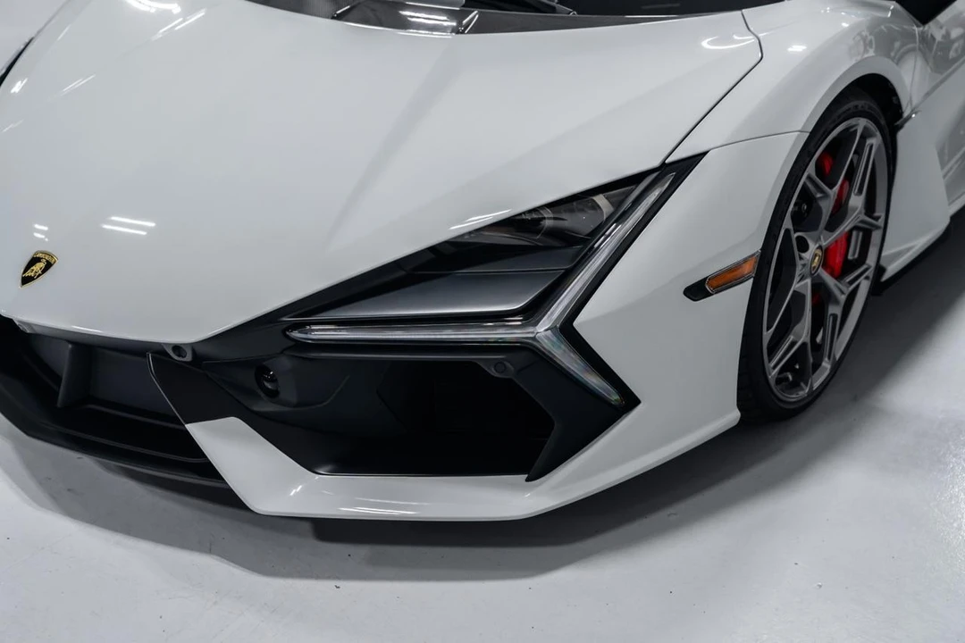 2026 Lamborghini Revuelto - Image 16 of 31