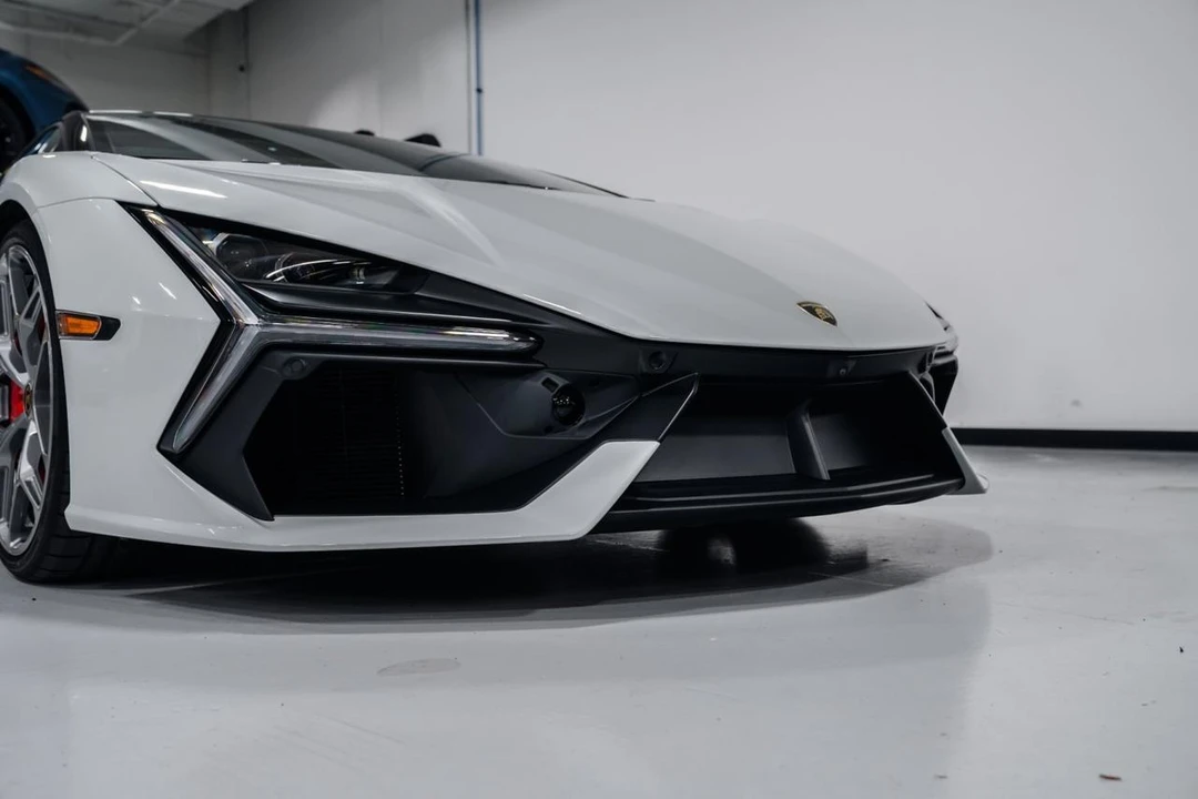 2026 Lamborghini Revuelto - Image 17 of 31