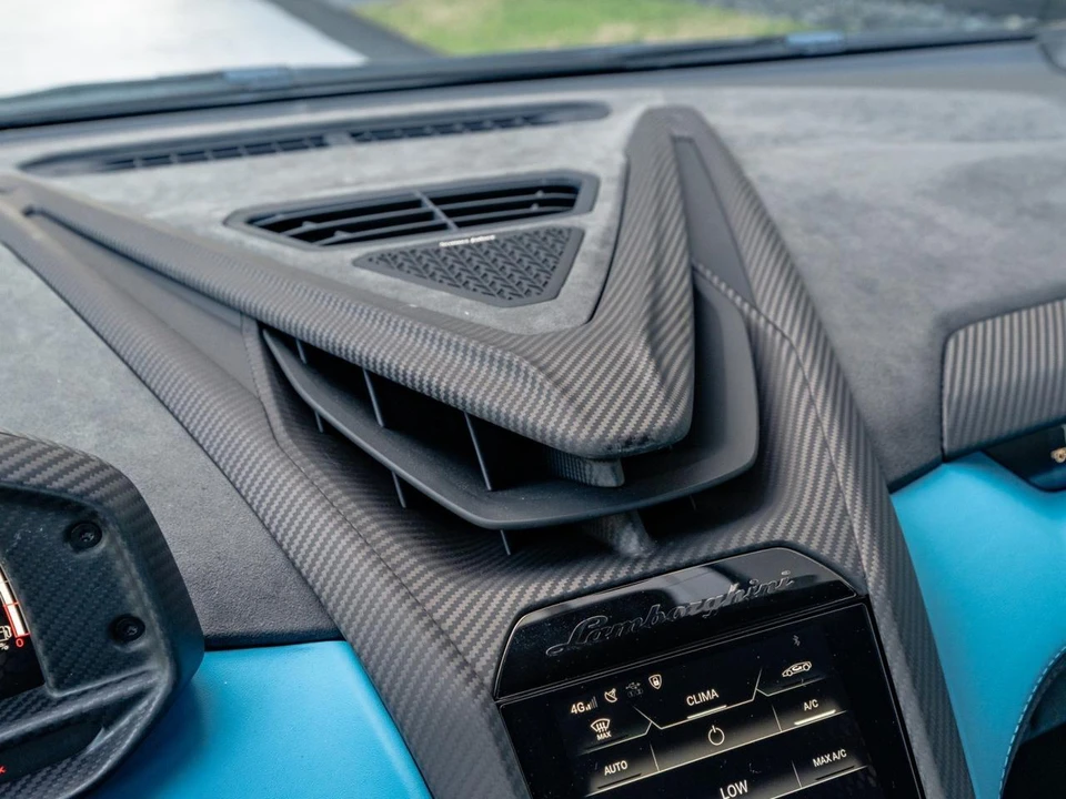 2026 Lamborghini Revuelto - Image 11 of 27