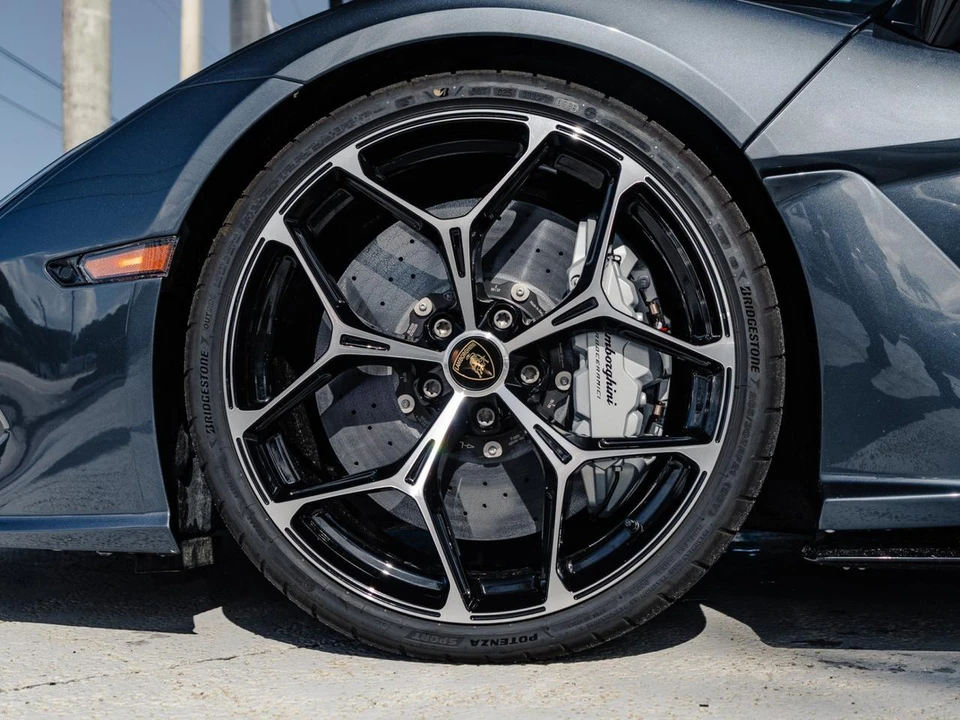 2026 Lamborghini Revuelto - Image 26 of 27