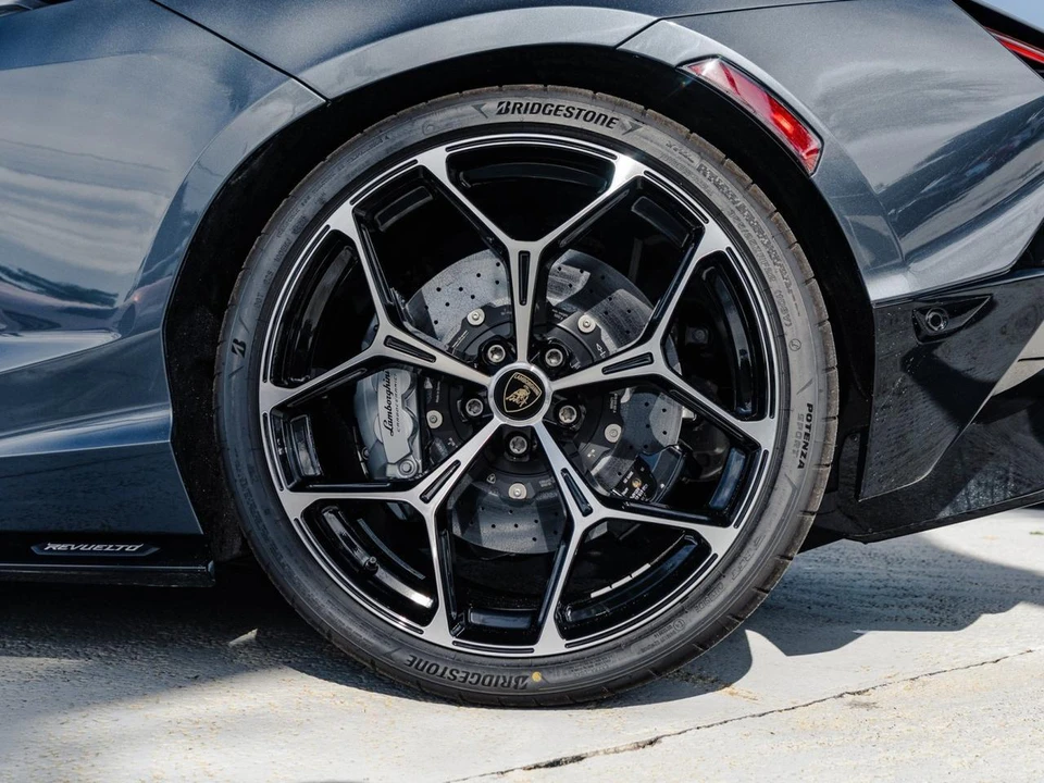 2026 Lamborghini Revuelto - Image 27 of 27