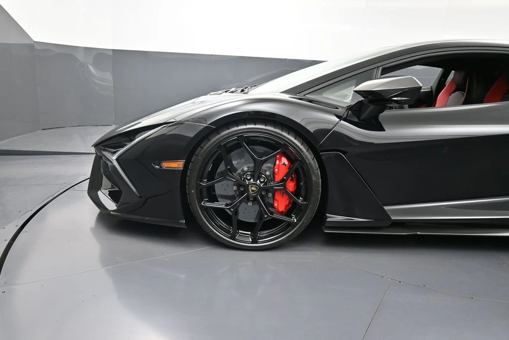 2026 Lamborghini Revuelto - Image 12 of 31