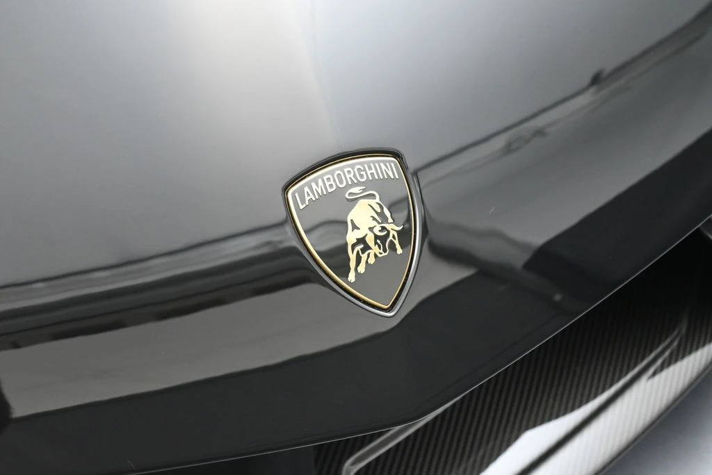 2026 Lamborghini Revuelto - Image 13 of 31