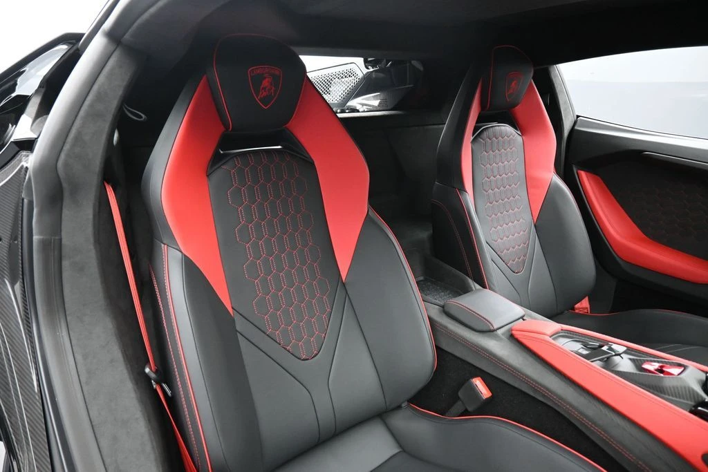 2026 Lamborghini Revuelto - Image 24 of 31