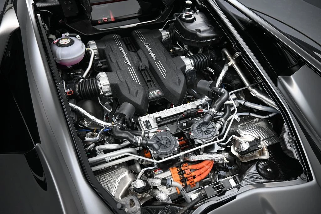 2026 Lamborghini Revuelto - Image 27 of 31