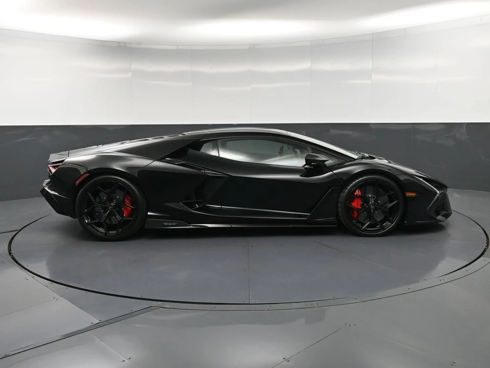 2026 Lamborghini Revuelto - Image 9 of 31
