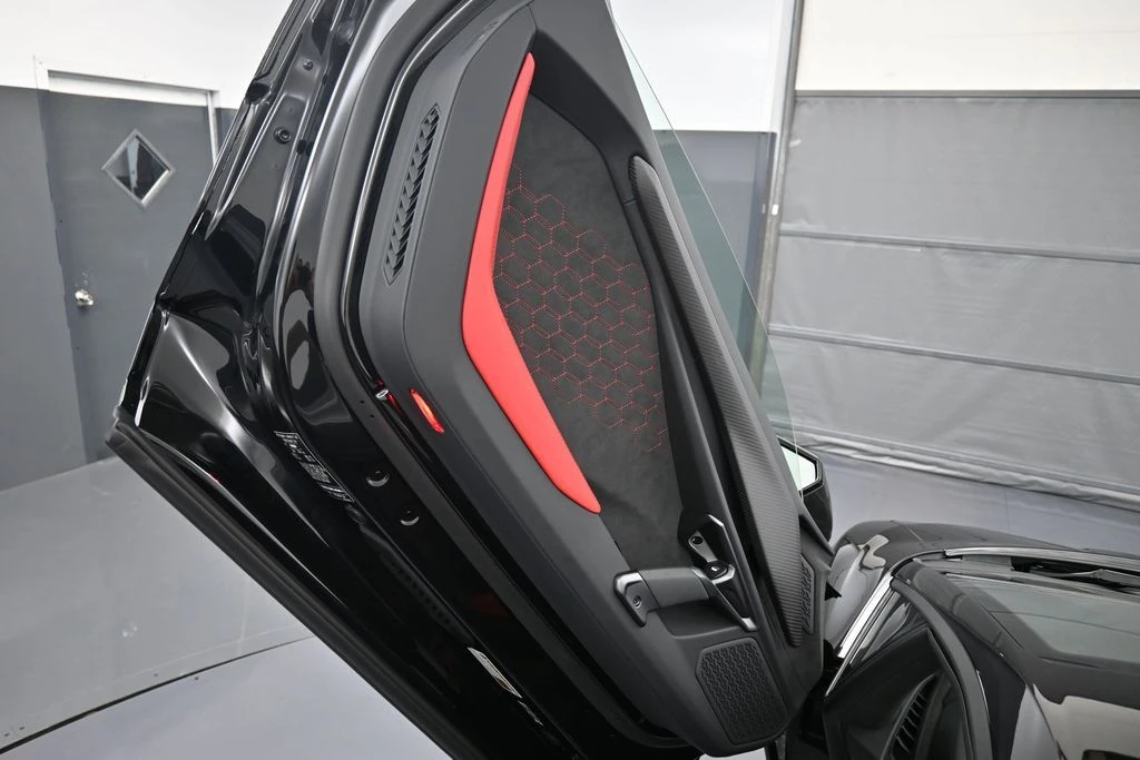 2026 Lamborghini Revuelto - Image 15 of 31