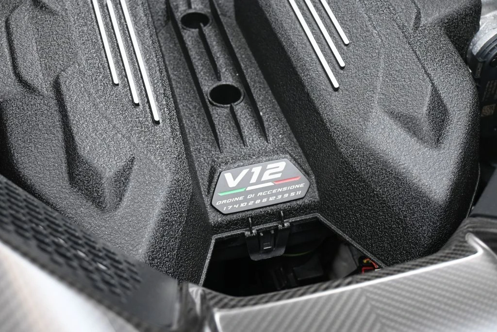 2026 Lamborghini Revuelto - Image 28 of 31