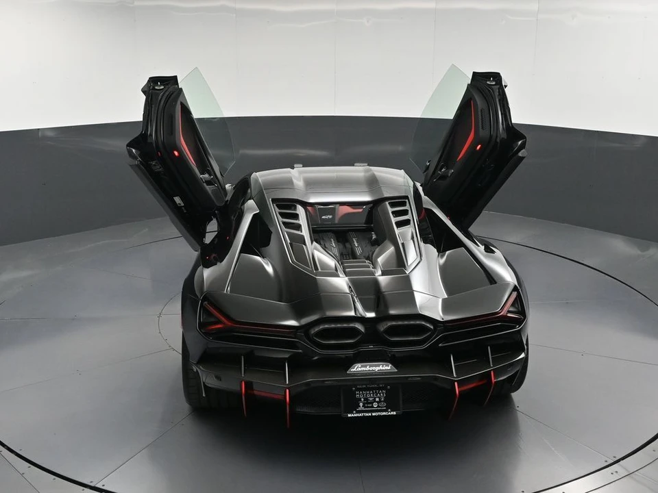 2026 Lamborghini Revuelto - Image 31 of 31
