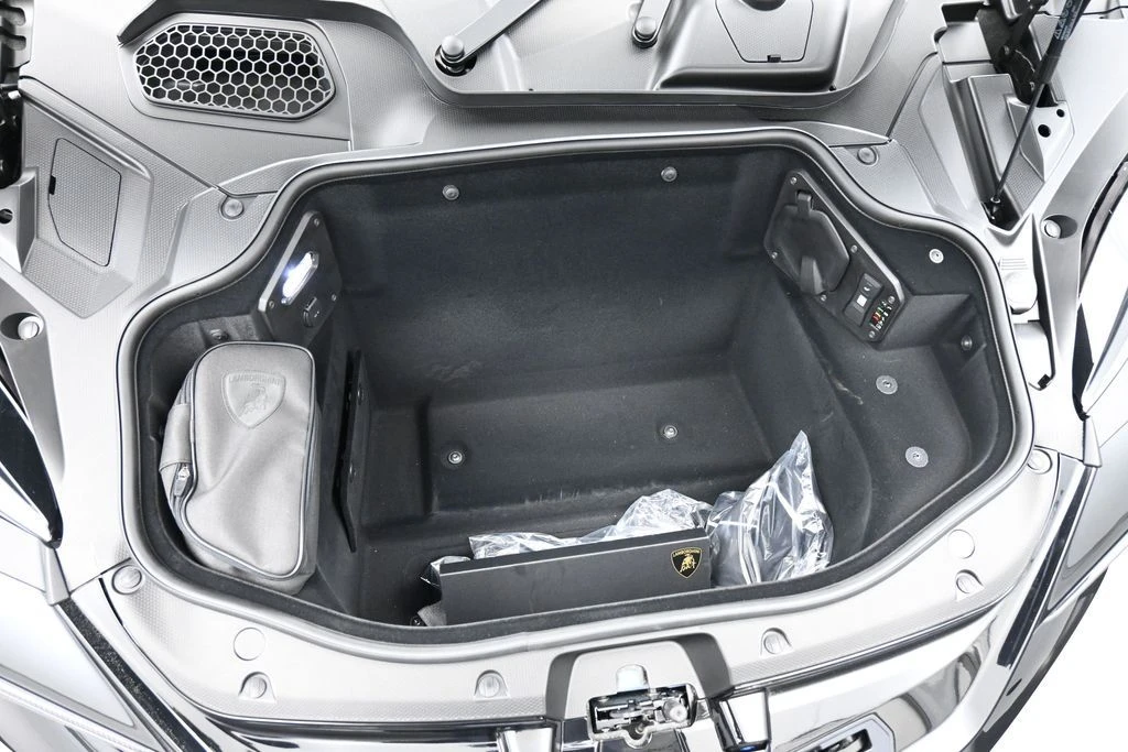 2026 Lamborghini Revuelto - Image 29 of 31