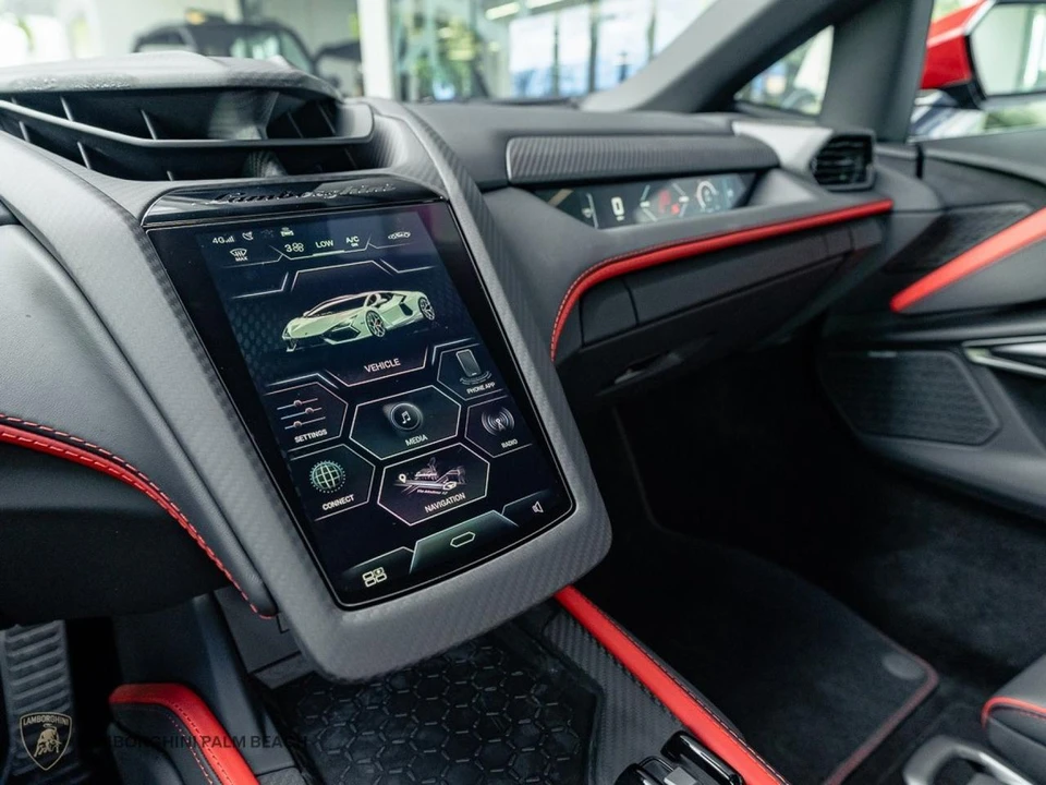 2026 Lamborghini Revuelto - Image 15 of 29