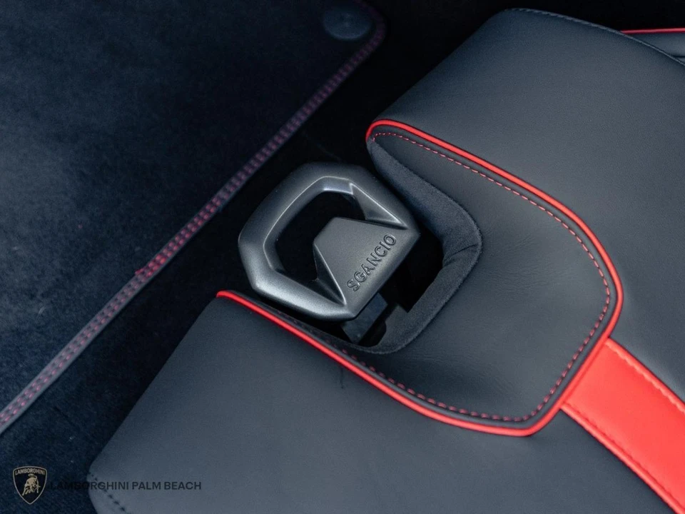 2026 Lamborghini Revuelto - Image 21 of 29