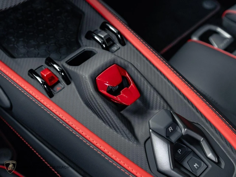 2026 Lamborghini Revuelto - Image 18 of 29