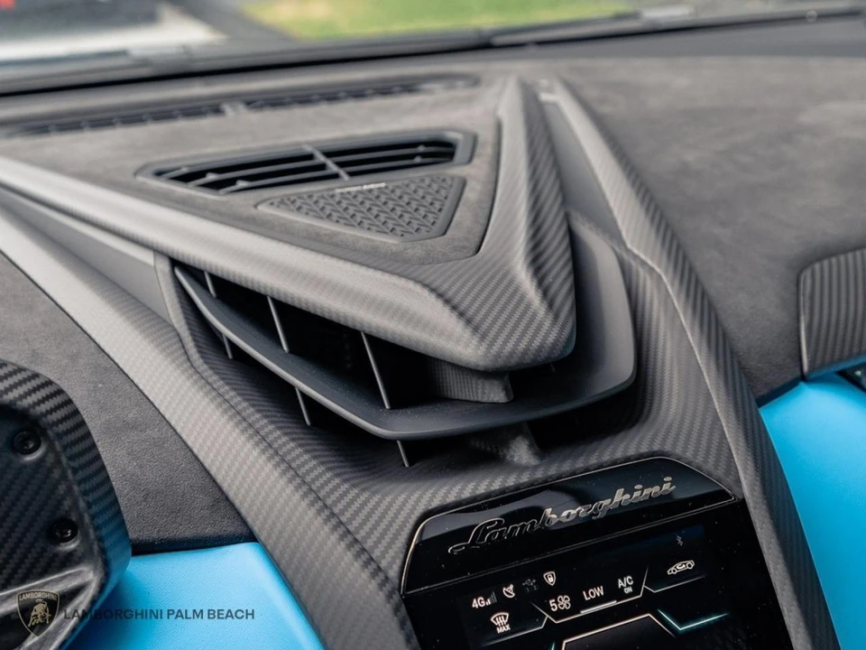 2026 Lamborghini Revuelto - Image 18 of 31