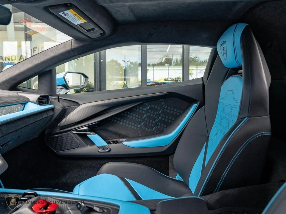 2026 Lamborghini Revuelto - Image 27 of 31