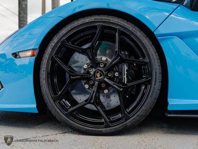 2026 Lamborghini Revuelto - Image 12 of 31