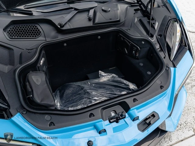 2026 Lamborghini Revuelto - Image 23 of 31