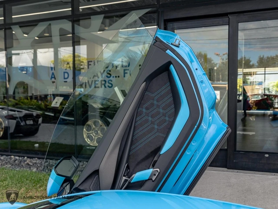 2026 Lamborghini Revuelto - Image 24 of 31