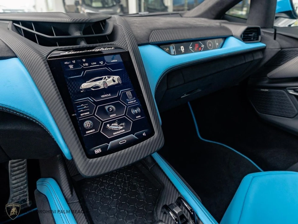 2026 Lamborghini Revuelto - Image 13 of 31