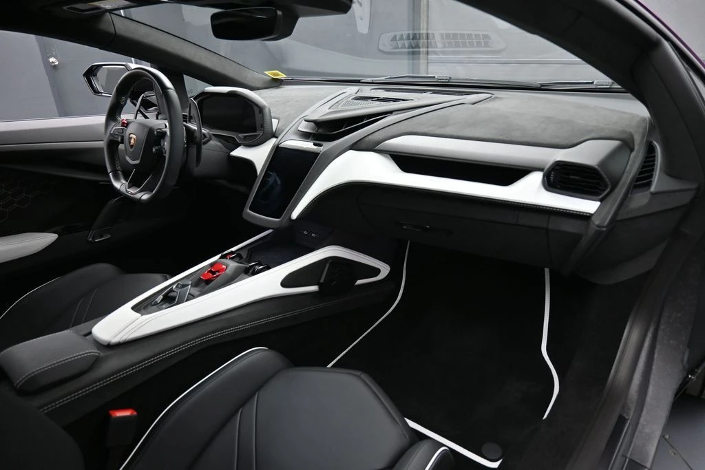 2026 Lamborghini Revuelto - Image 26 of 31