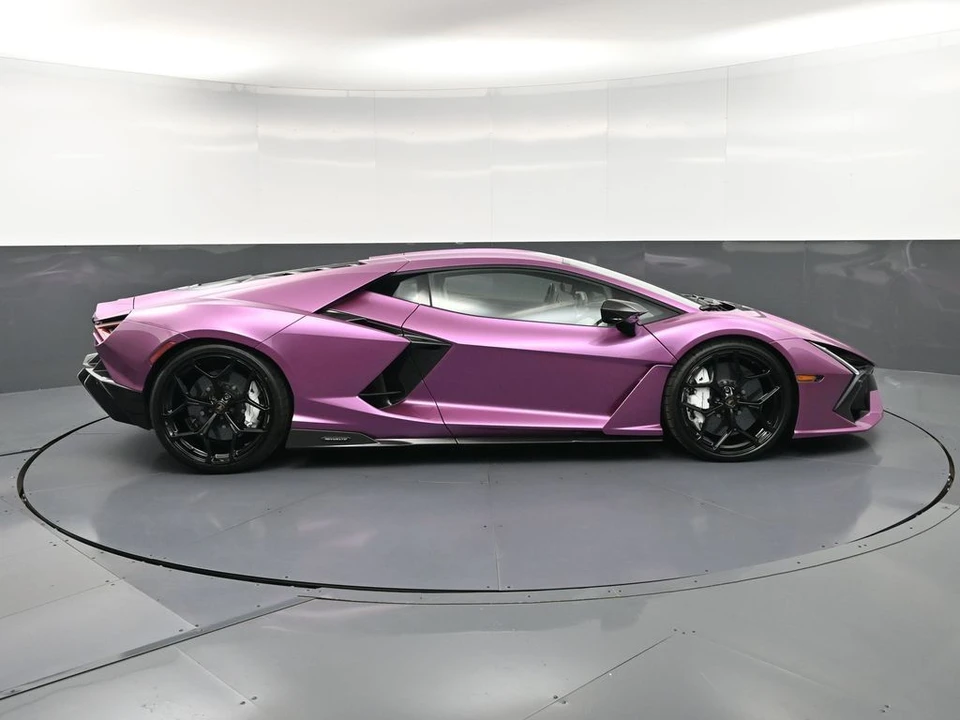2026 Lamborghini Revuelto - Image 9 of 31