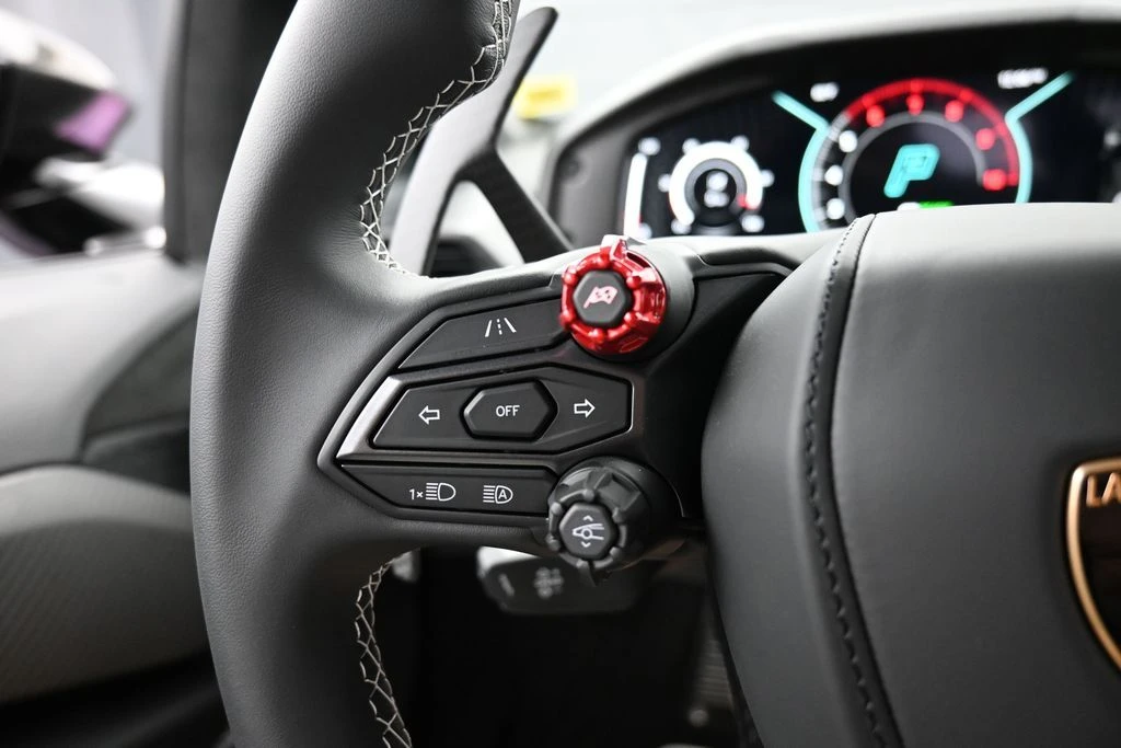 2026 Lamborghini Revuelto - Image 20 of 31