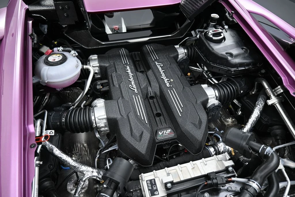 2026 Lamborghini Revuelto - Image 28 of 31