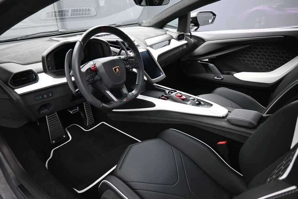 2026 Lamborghini Revuelto - Image 4 of 31