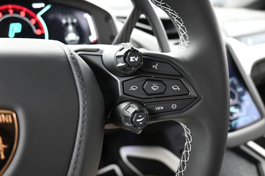 2026 Lamborghini Revuelto - Image 21 of 31
