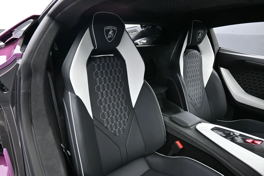 2026 Lamborghini Revuelto - Image 25 of 31