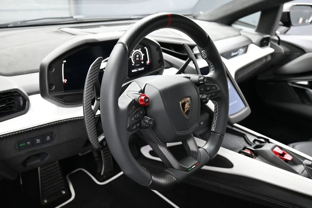 2026 Lamborghini Revuelto - Image 17 of 31