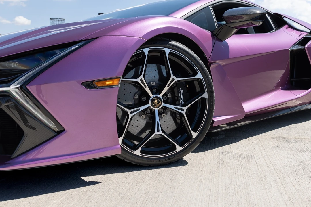 2026 Lamborghini Revuelto - Image 15 of 31