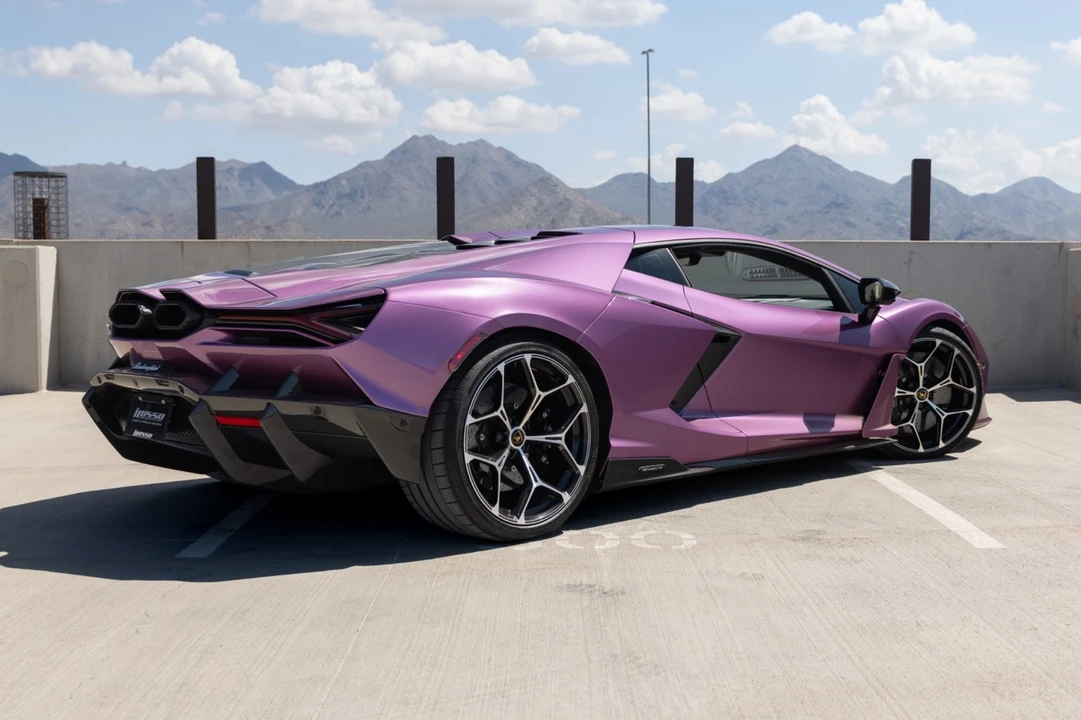 2026 Lamborghini Revuelto - Image 13 of 31