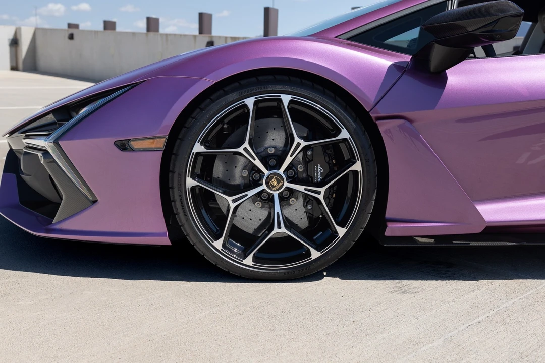 2026 Lamborghini Revuelto - Image 16 of 31