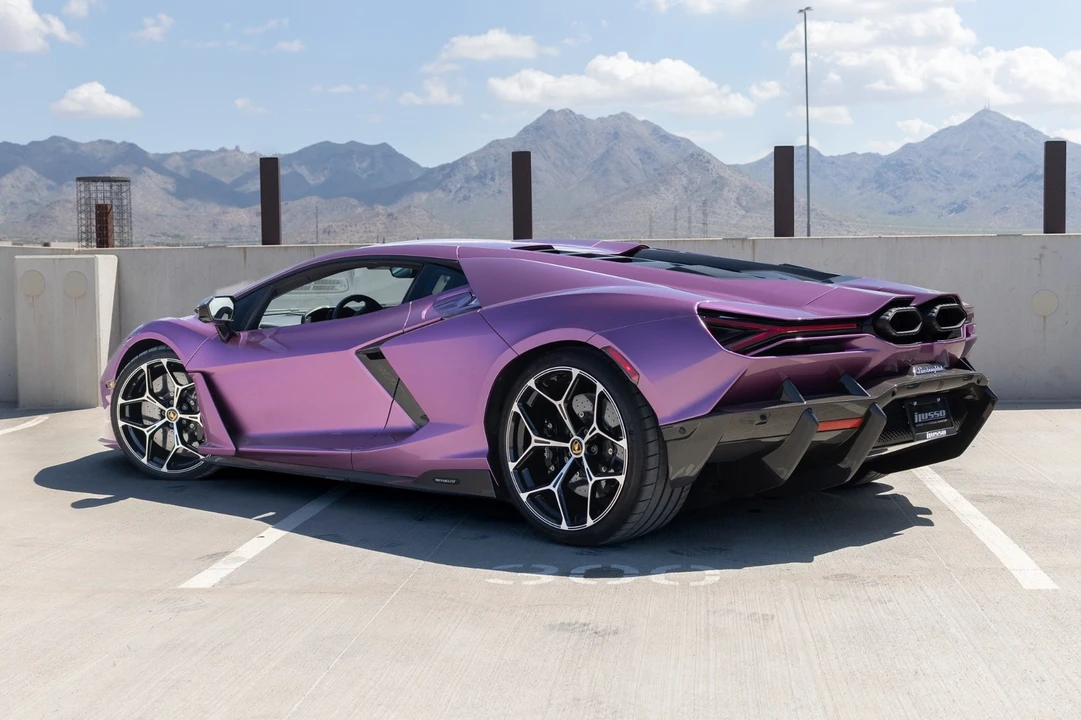 2026 Lamborghini Revuelto - Image 10 of 31