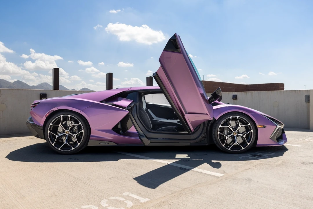 2026 Lamborghini Revuelto - Image 9 of 31