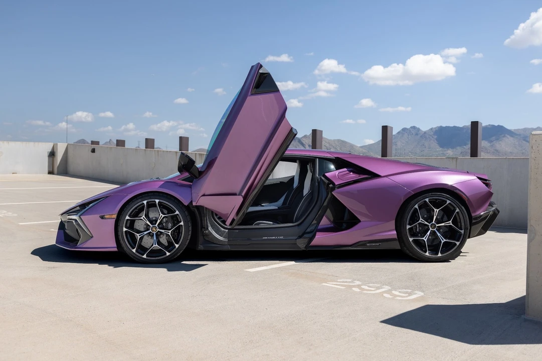 2026 Lamborghini Revuelto - Image 7 of 31