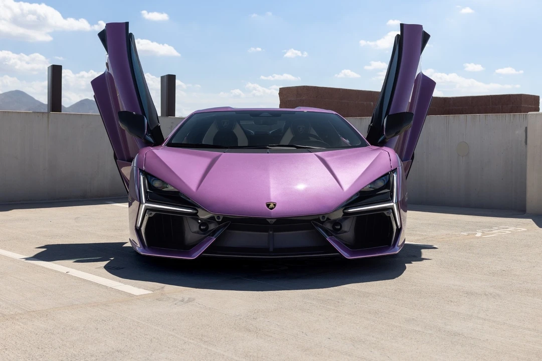 2026 Lamborghini Revuelto - Image 14 of 31