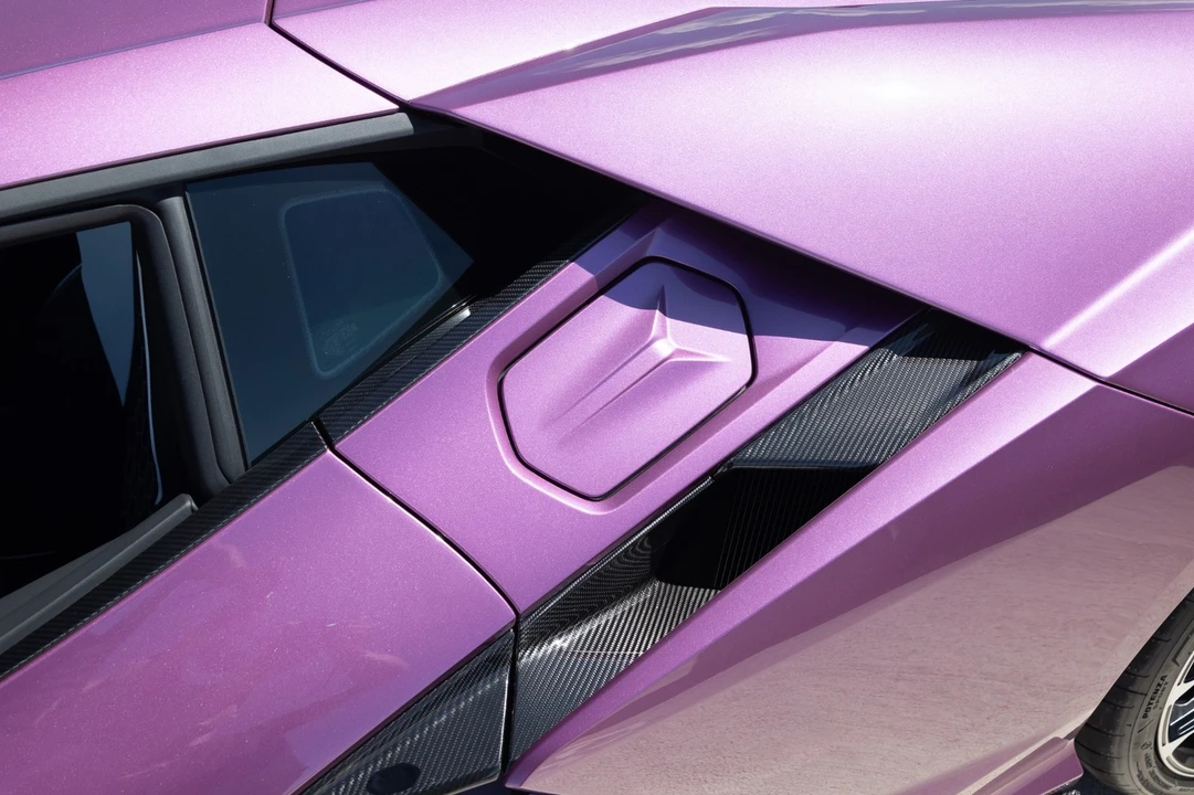 2026 Lamborghini Revuelto - Image 19 of 31