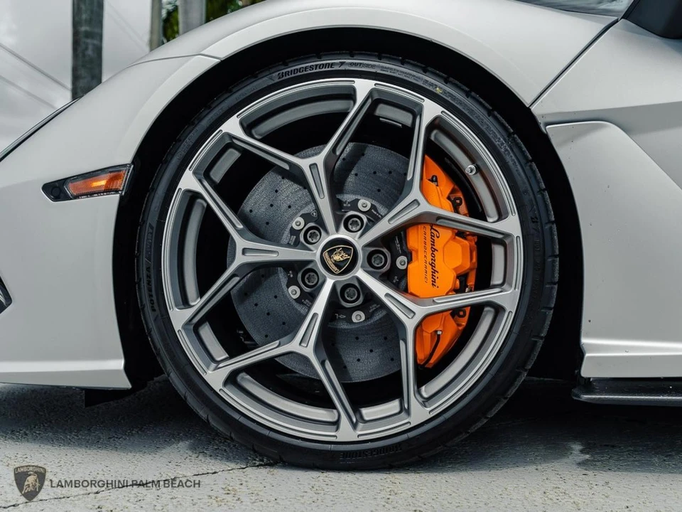 2026 Lamborghini Revuelto - Image 21 of 22