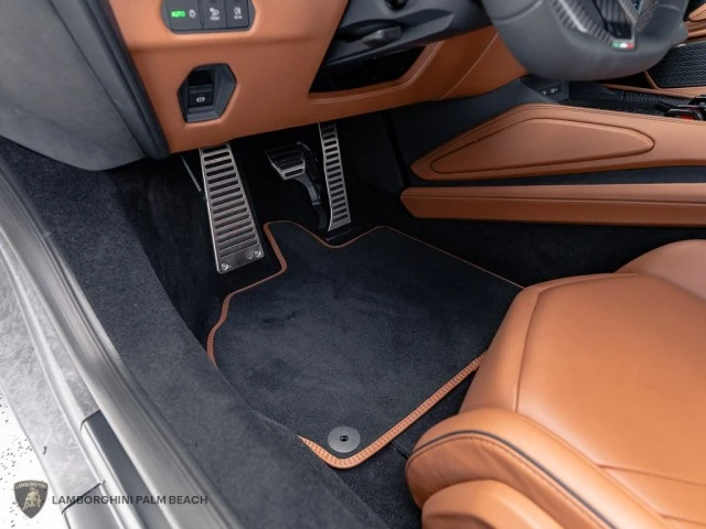 2026 Lamborghini Revuelto - Image 23 of 26