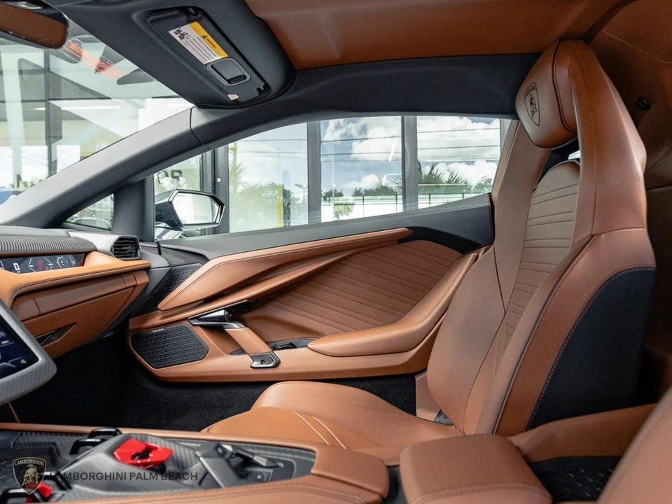 2026 Lamborghini Revuelto - Image 21 of 26