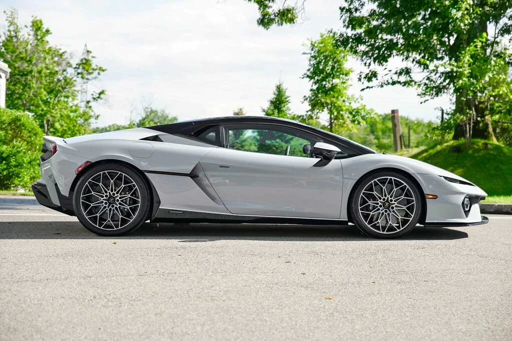 2026 Lamborghini Temerario - Image 9 of 31