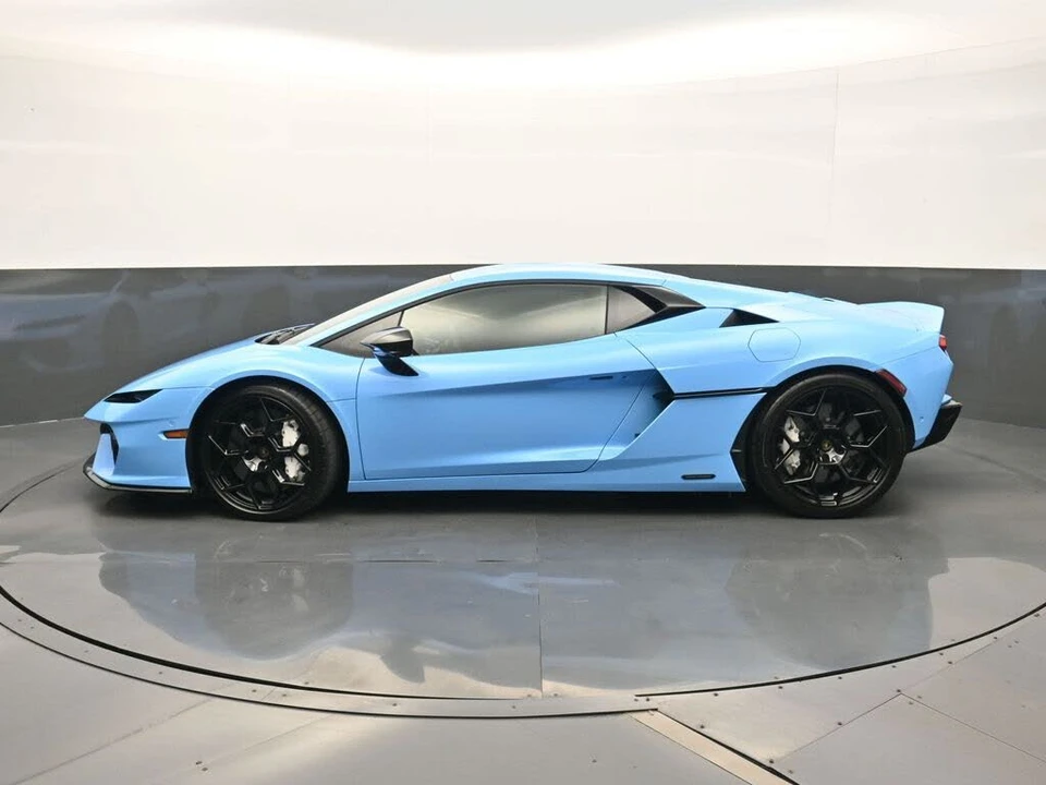 2026 Lamborghini Temerario - Image 2 of 29
