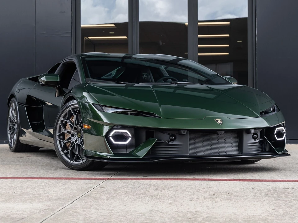 2026 Lamborghini Temerario - Image 2 of 31