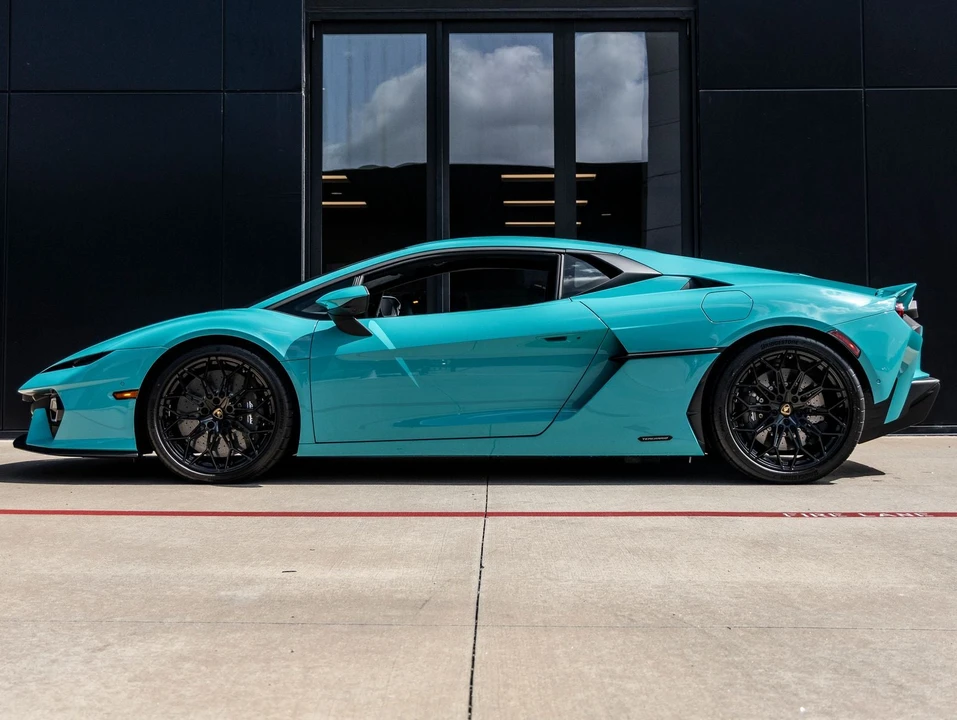 2026 Lamborghini Temerario - Image 10 of 31