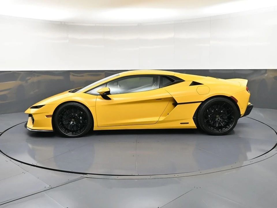 2026 Lamborghini Temerario - Image 2 of 31