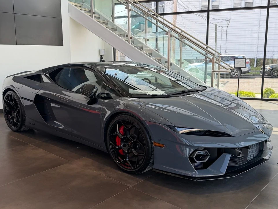2026 Lamborghini Temerario - Image 2 of 16