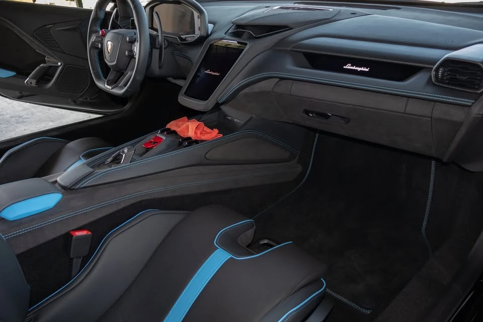 2026 Lamborghini Temerario - Image 14 of 16